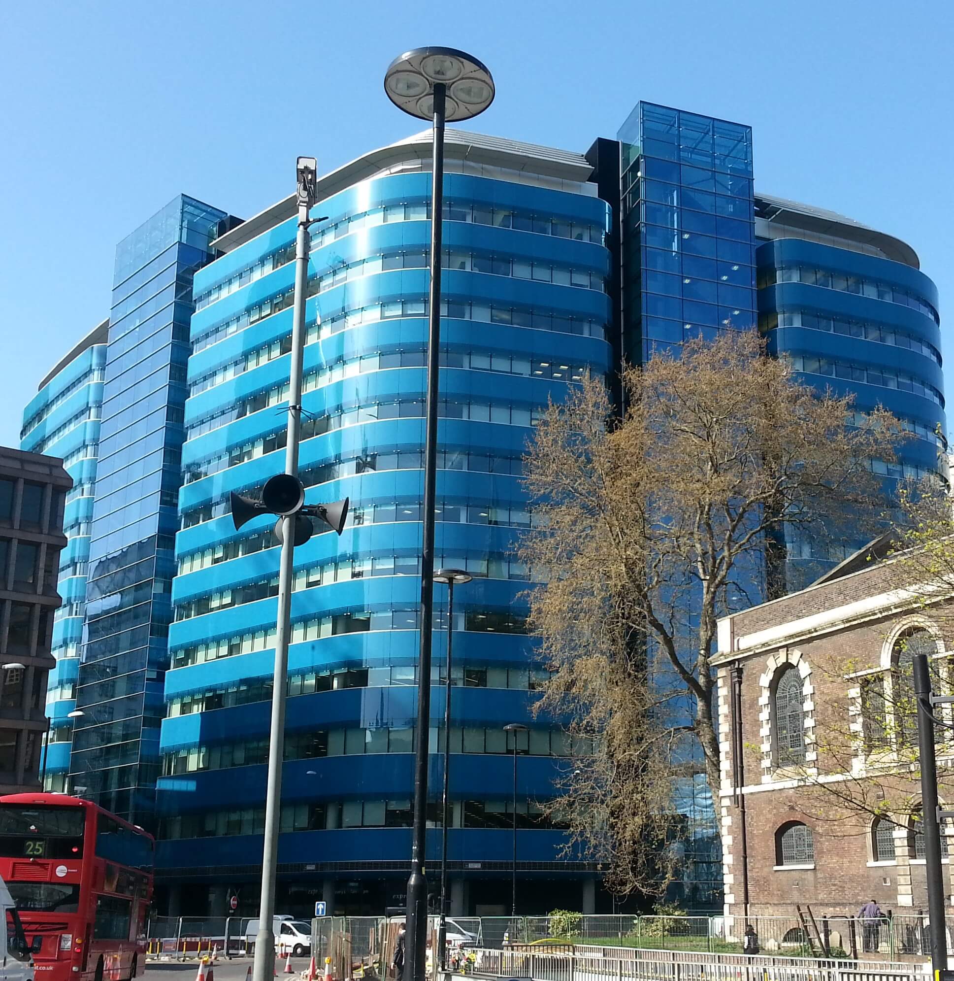 St Botolph Building in London, the headquarters of Jardine Lloyd Thompson. By Adhib - Own work, CC BY-SA 4.0, https://commons.wikimedia.org/w/index.php?curid=39613134